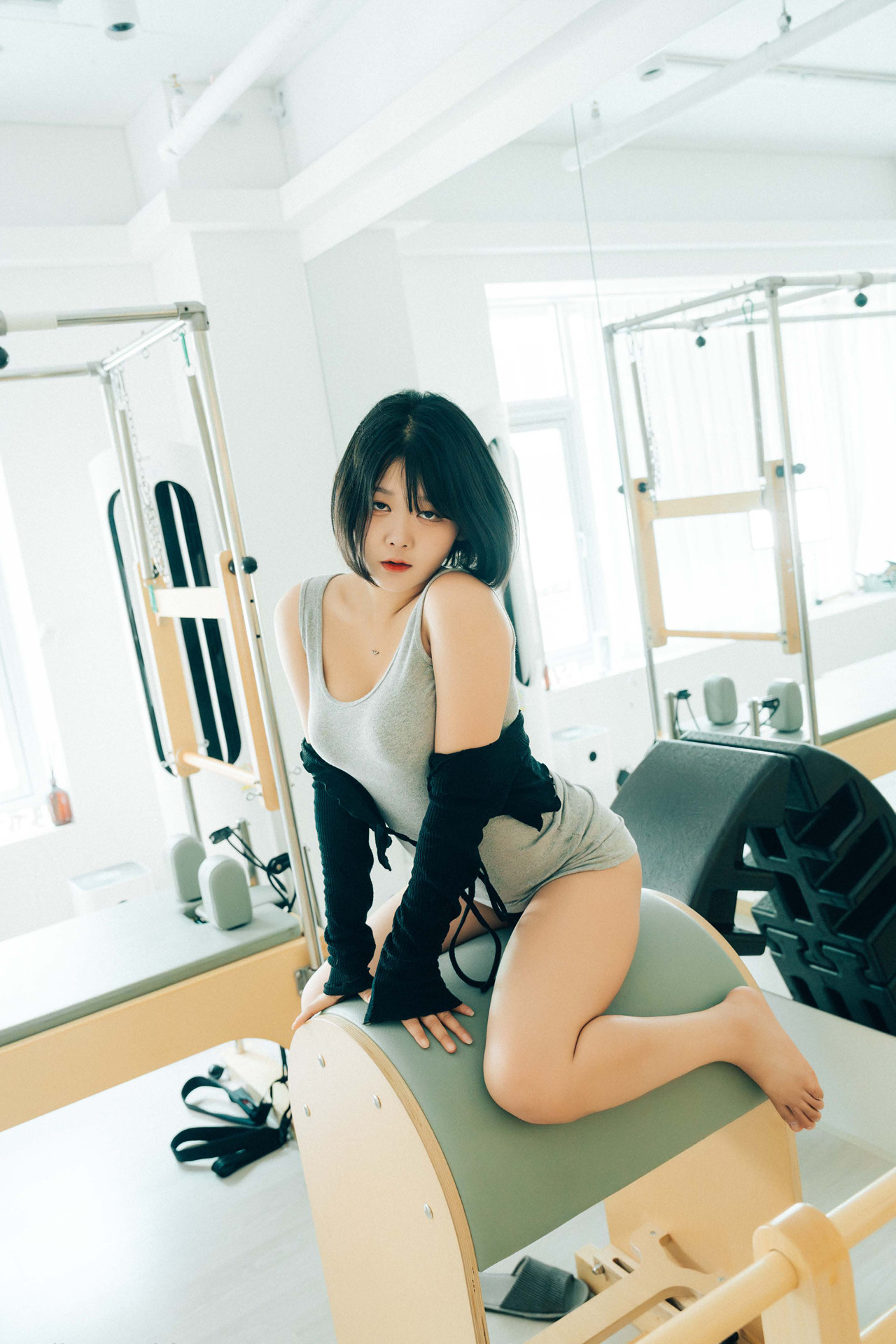 ZIA.Kwon 권지아, Haivia Photobook ‘Oily’ Set.01(50P)