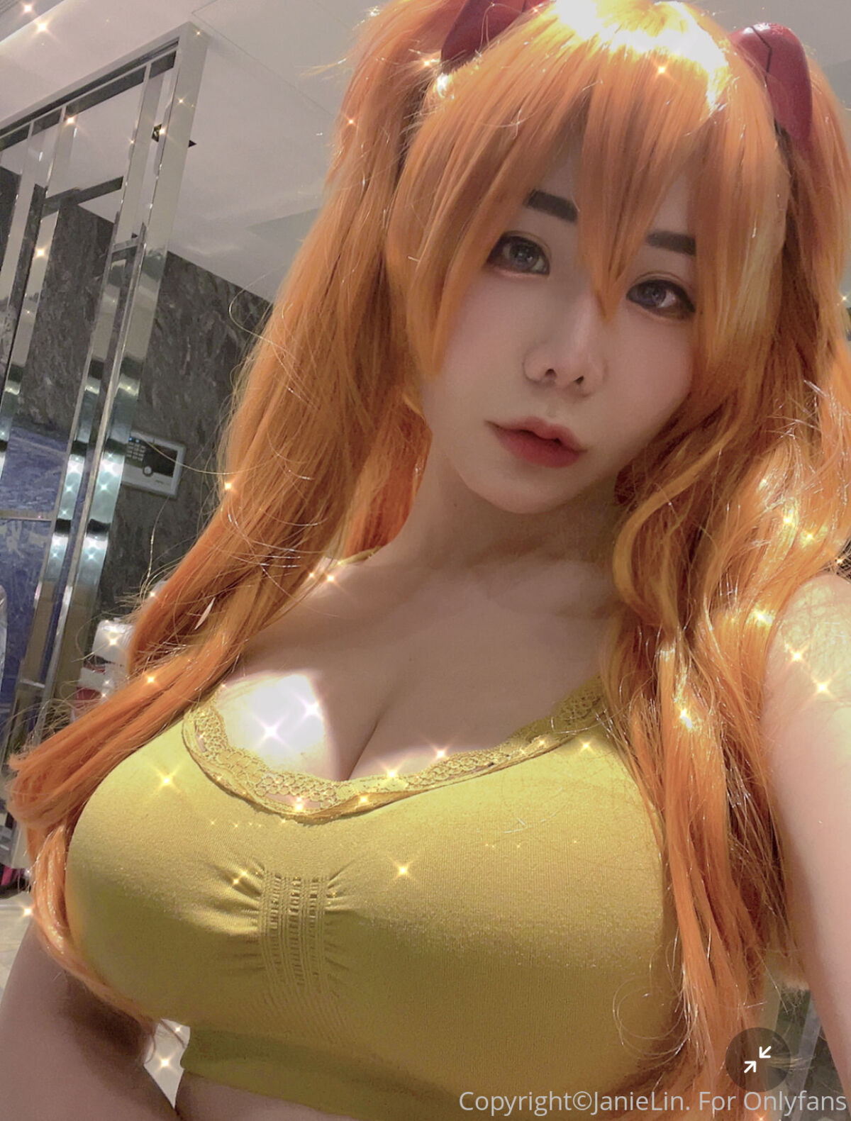 OF JANIE 泥泥 – 北捷手扶梯驚現爆乳妹「超大尺寸」緩緩上升 男性旅客塞爆 泥泥學姐大膽自拍 Part02 (65P)