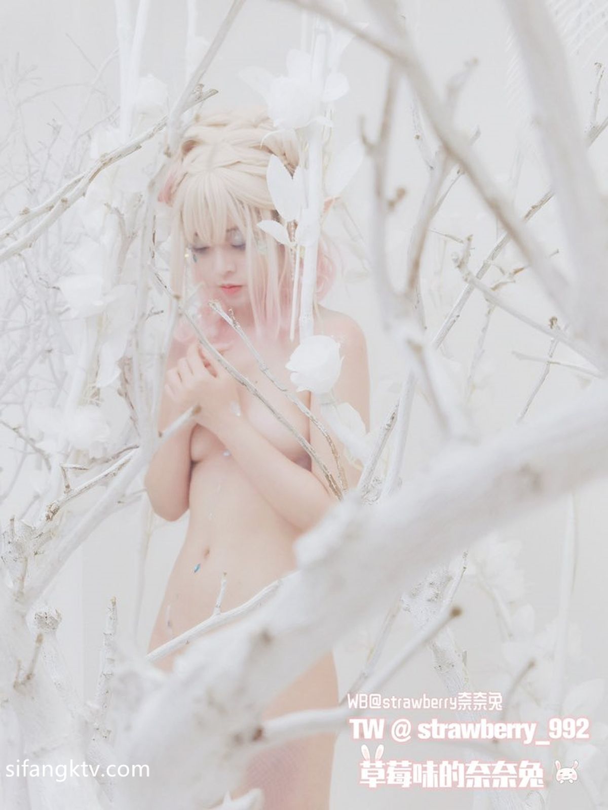 Coser@草莓味奈奈兔 – 付费福利私拍合集 Part4 (54P)