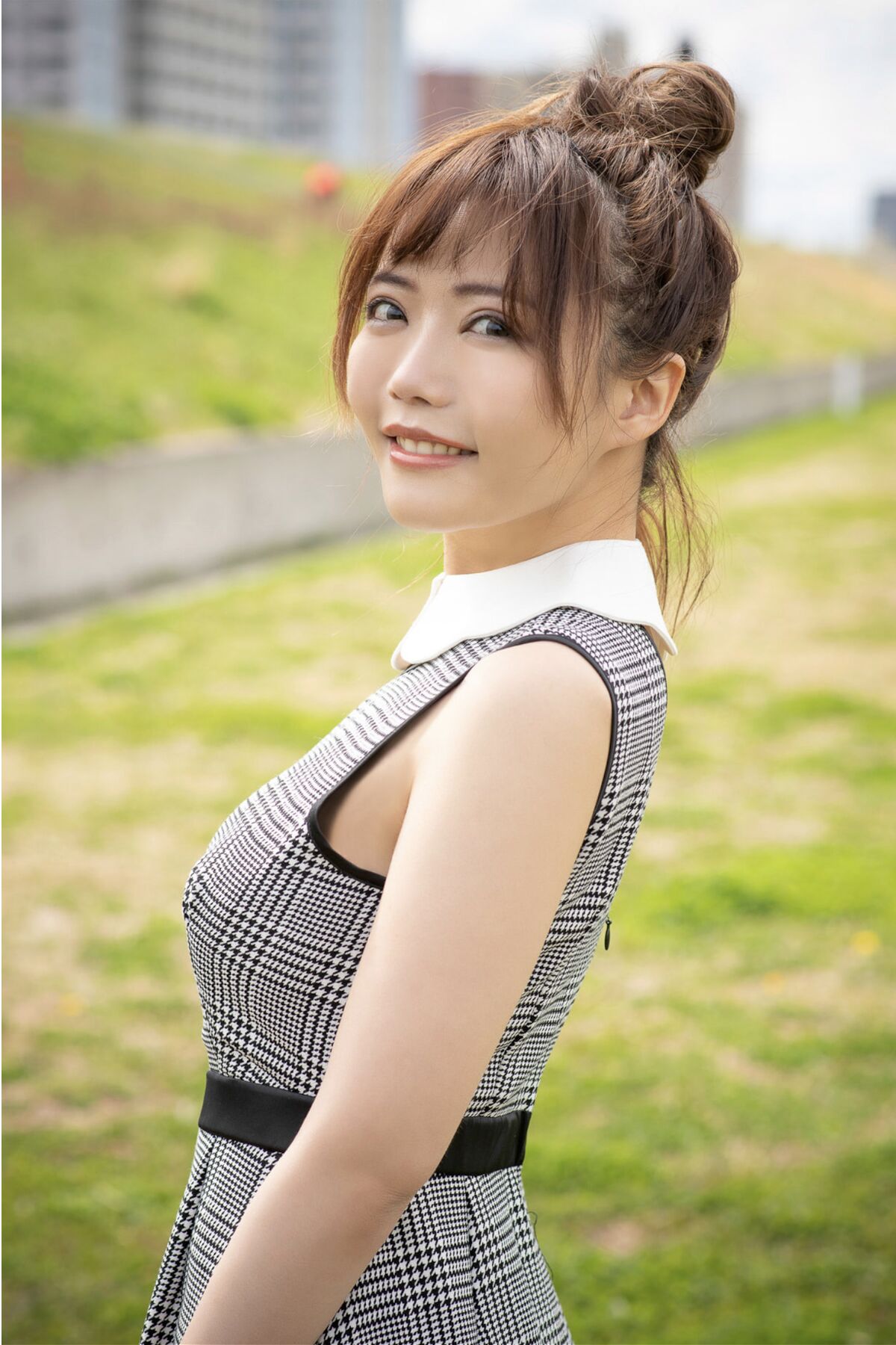 JP Reona Tomiyasu 冨安れおな – 隣のお姉さん 覗き見 Part02 (52P)