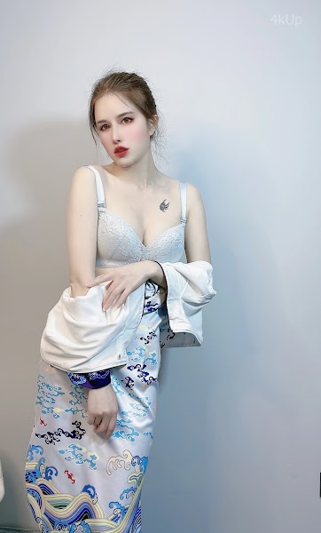 Coser@鹿八岁 预售期间附送自拍图