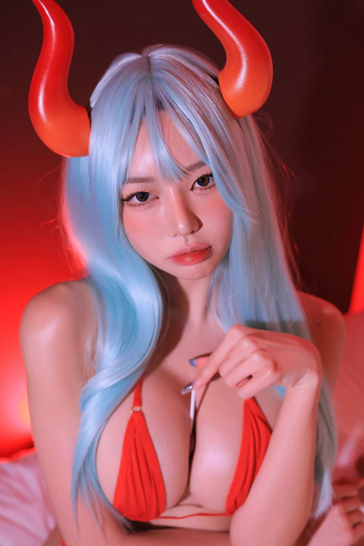 Dongeuran 동그란, PhotoBook 「Red Succubus」 Set.04