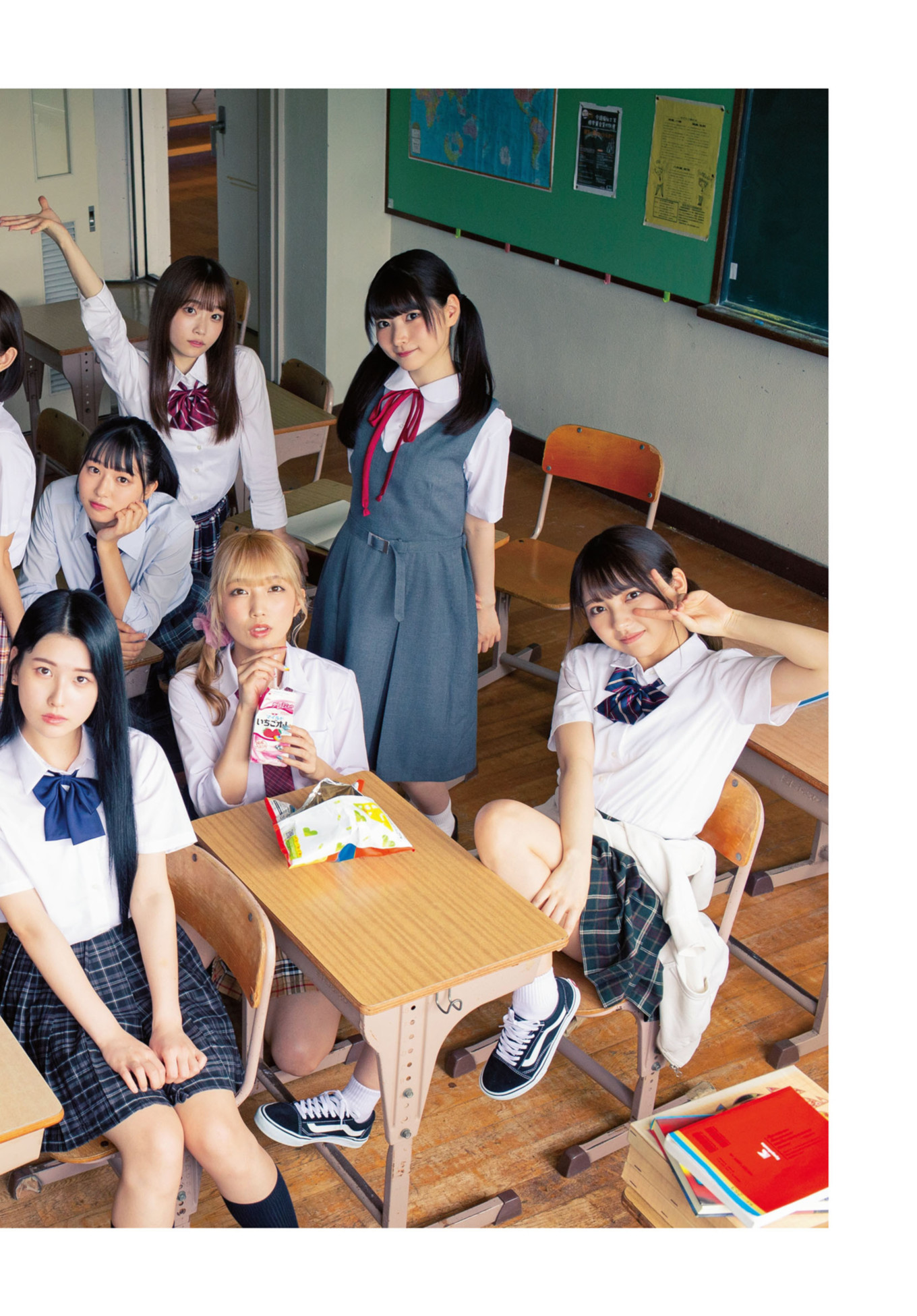 Nashiko Momotsuki 桃月なしこ, Miyu Kishi 岸みゆ, ENTAME増刊 2021.10 魁!! ゼロイチ学園ビジュアルブック