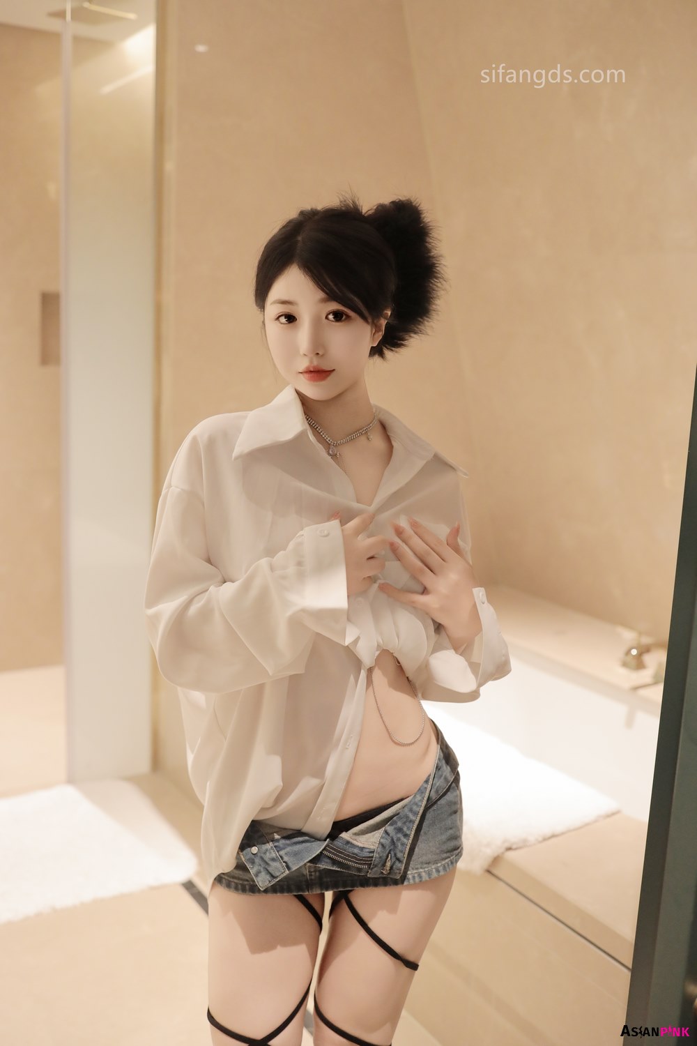 [XR Uncensored] Chen Xiaohua (陈小花) – R18 秀人网模特 浴室中的激情