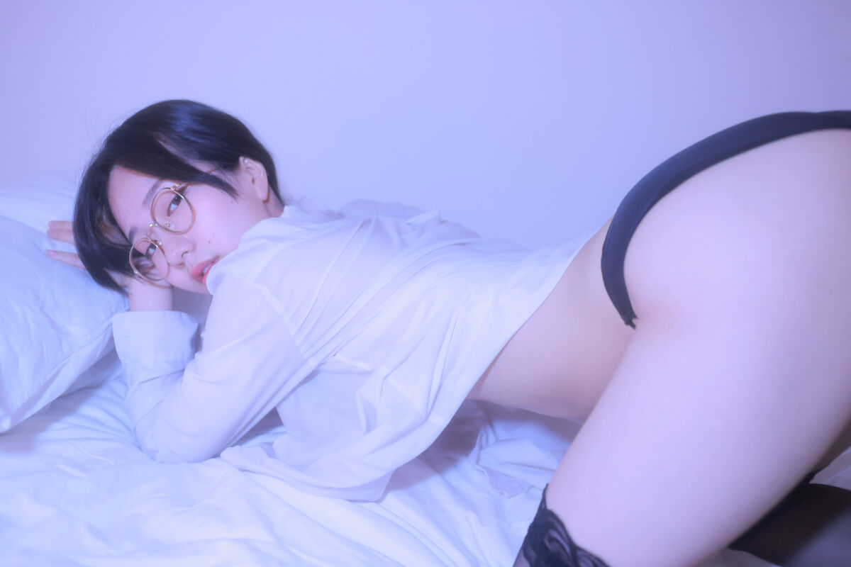 Sehee 세희 – Glasses Shirt Part1