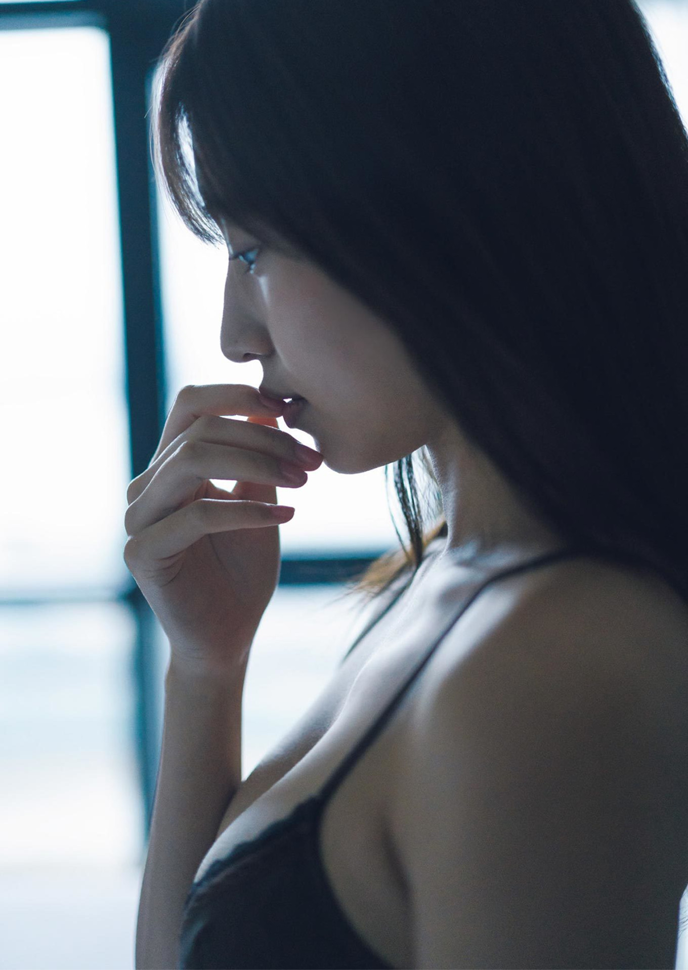 Emiri Yamashita 山下エミリー, 1st写真集 『SHY』 Set.01