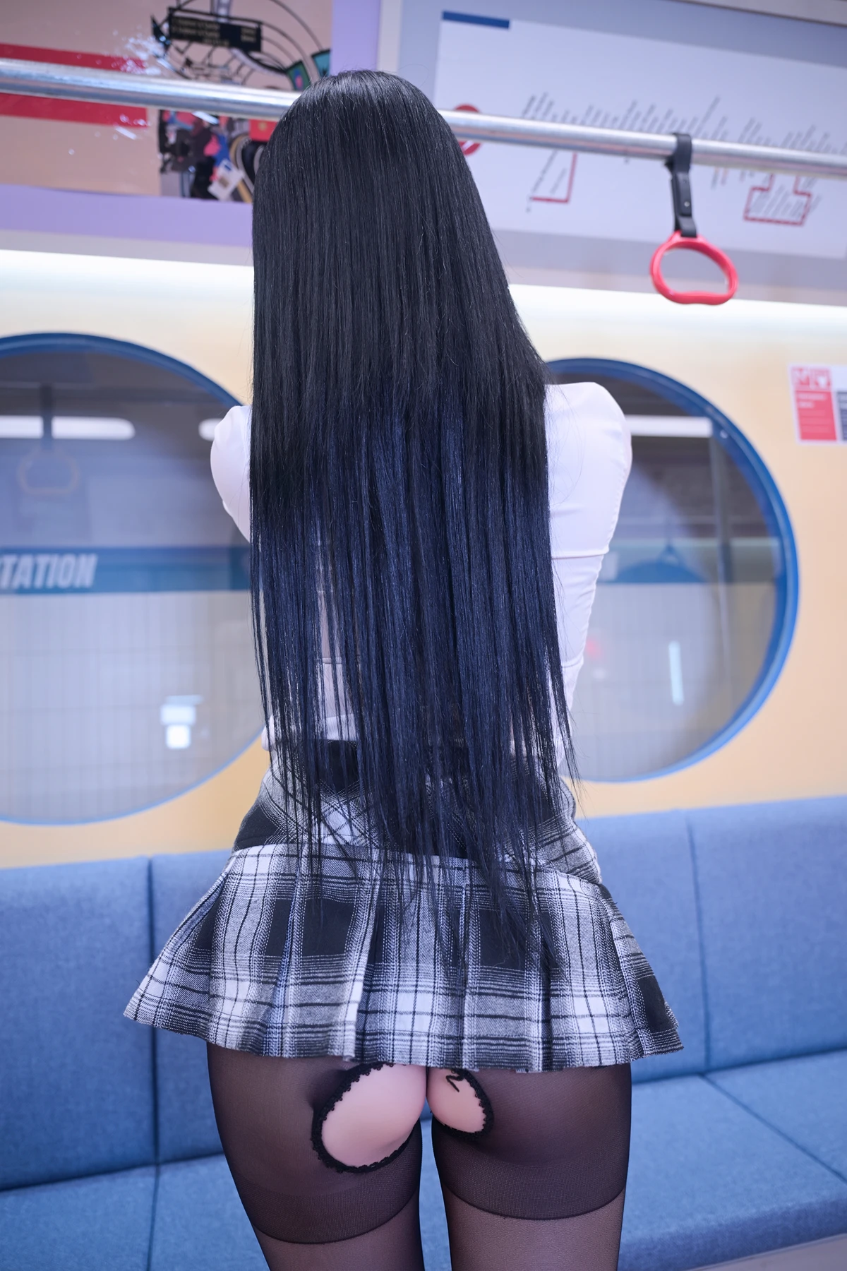 Jeong Bomi 정보미, PhotoBook 「Schoolgirl In The Subway」 Set.01