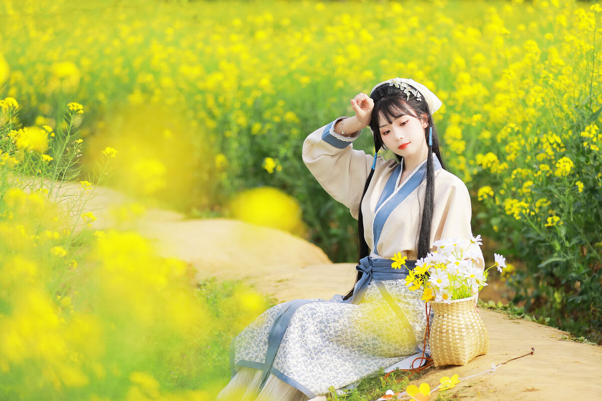 YiTuYu艺图语 Vol.8416 周周Ay (26P)