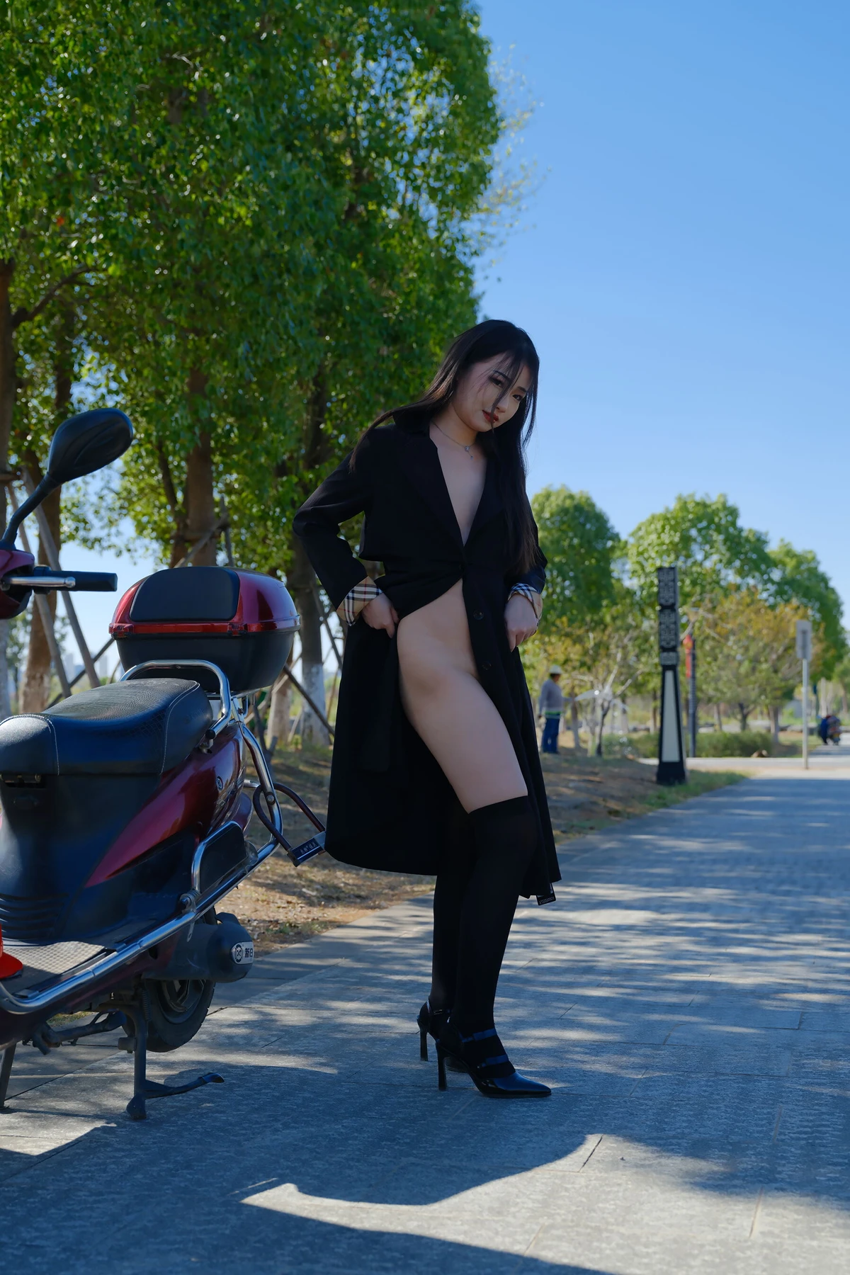 小泽 – 黑色丝袜女同事 户外露出 Set.01(91P)