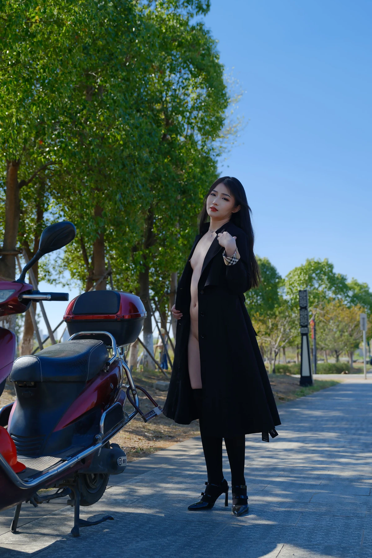 小泽 – 黑丝御姐 户外露出 Set.01