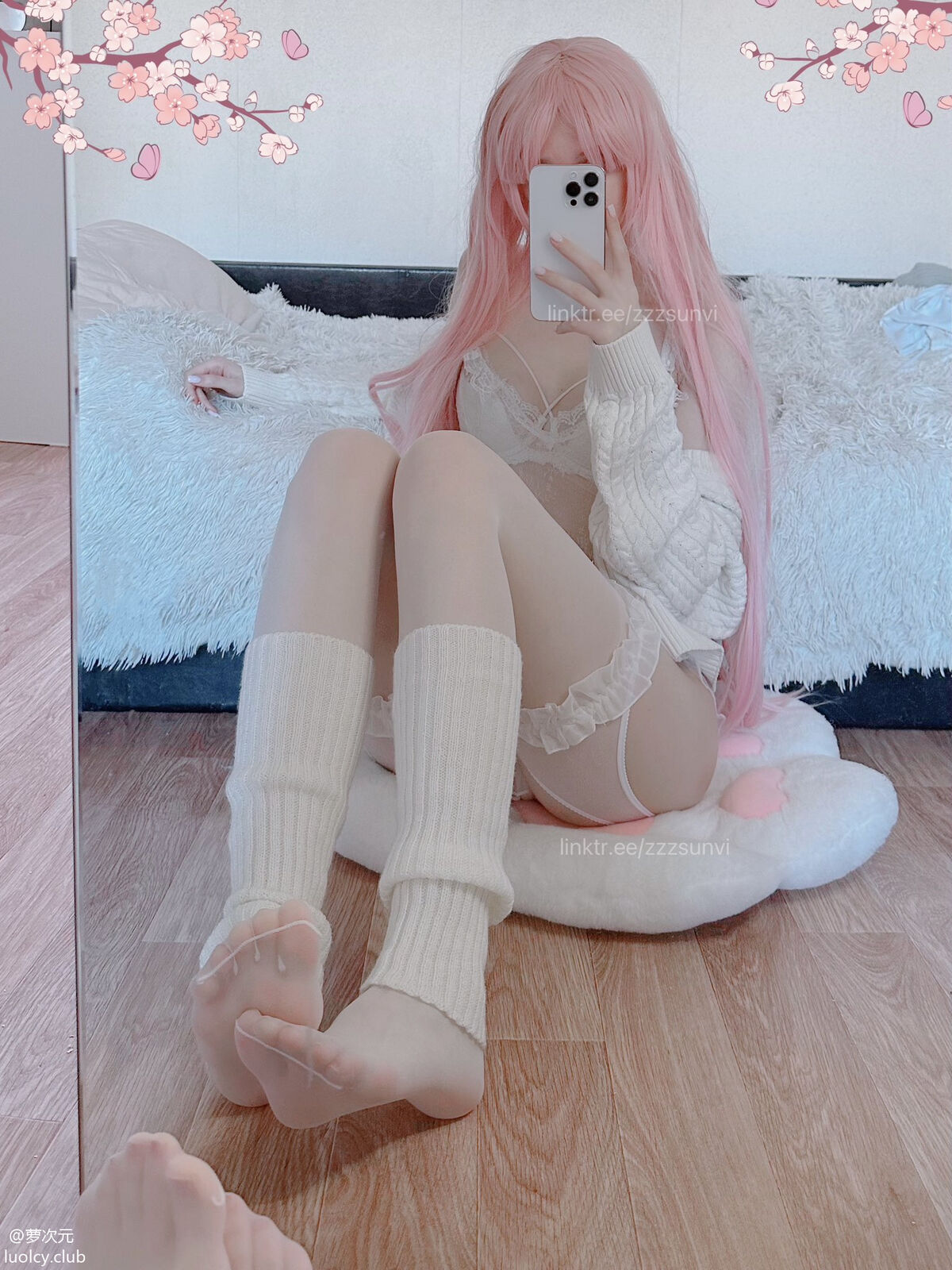 Coser@zzzsunvi – 顶级Cos白虎萝莉美女 治愈系少女的温馨日常 Part01 (65P – 4V)