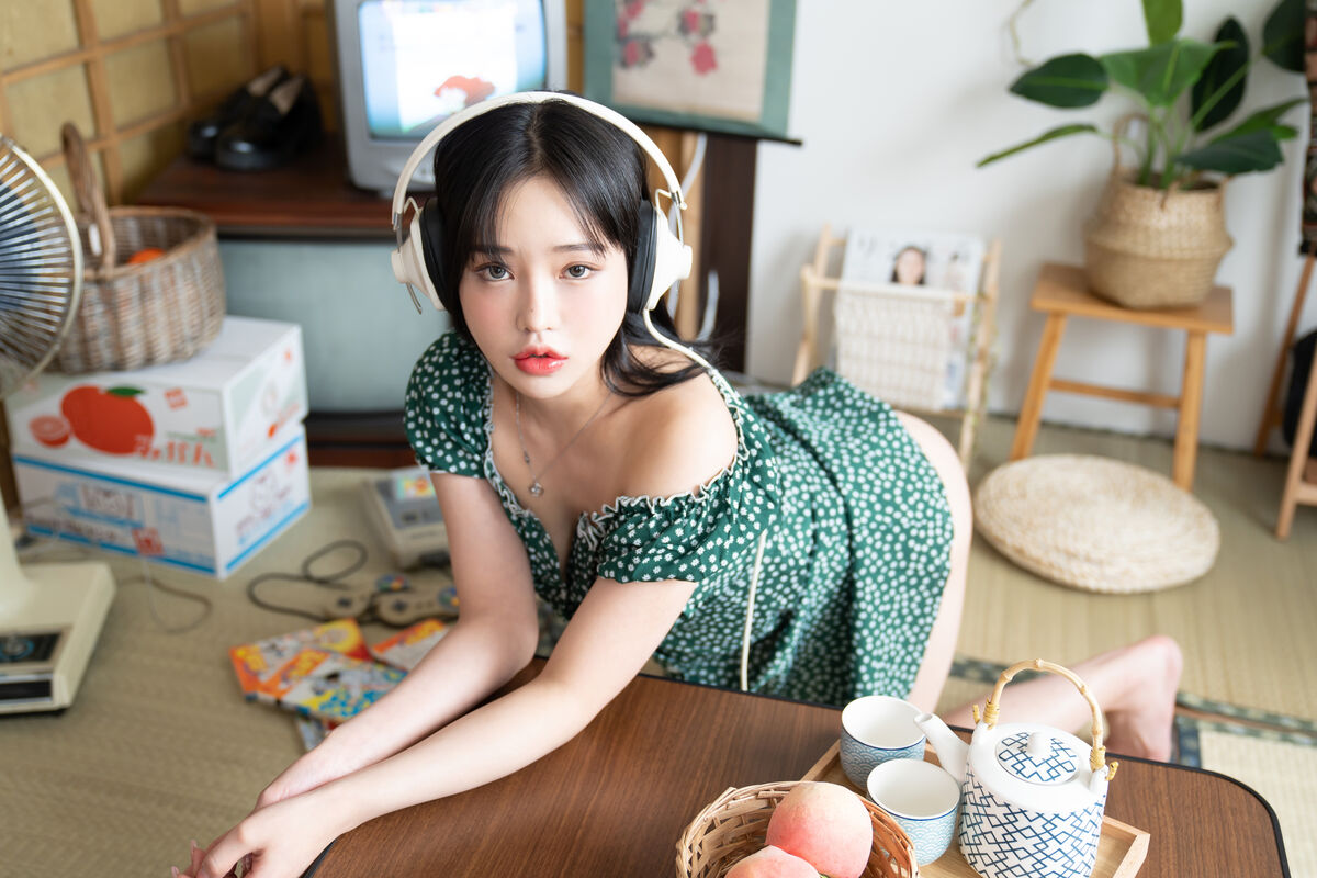 Leeae 이아이 – Hot Vacation (32P)