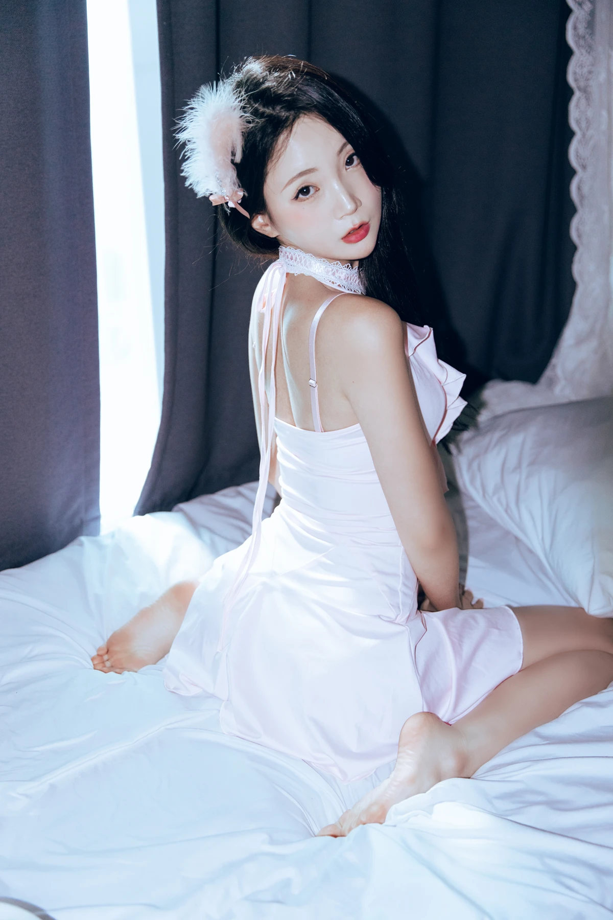 Hanseul 한슬, PhotoBook 「Black Swan」 Set.01