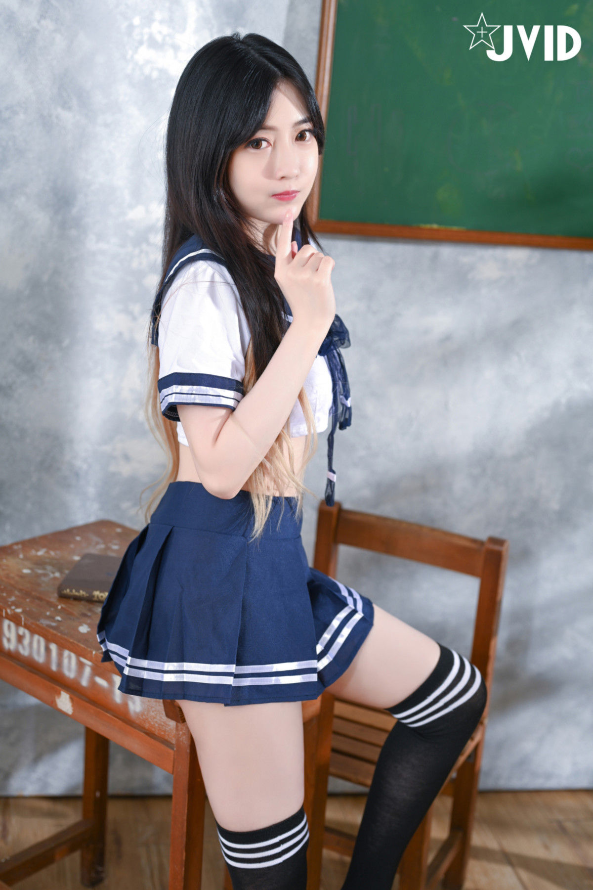 JVID 璃奈酱 – 学妹全裸课堂 Set.01