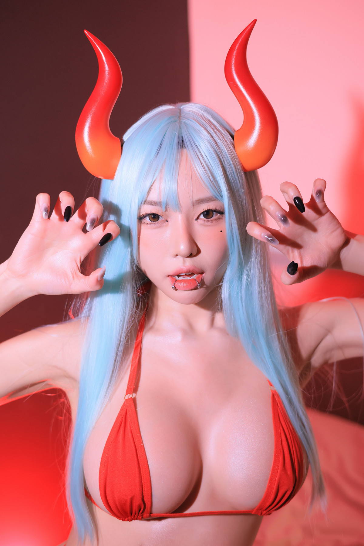 Dongeuran 동그란, PhotoBook 「Red Succubus」 Set.03