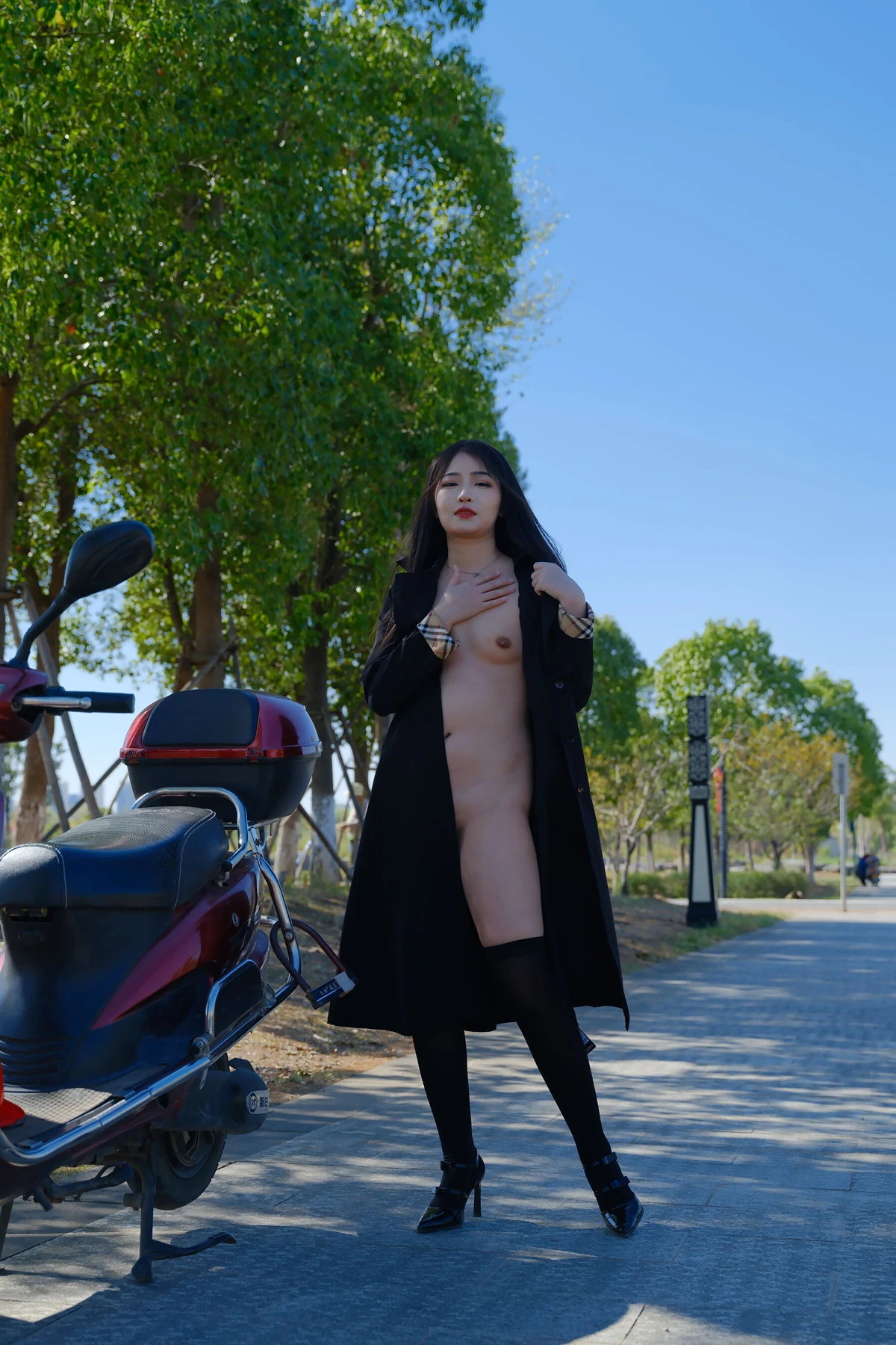 小泽 – 黑丝御姐 户外露出 Set.01