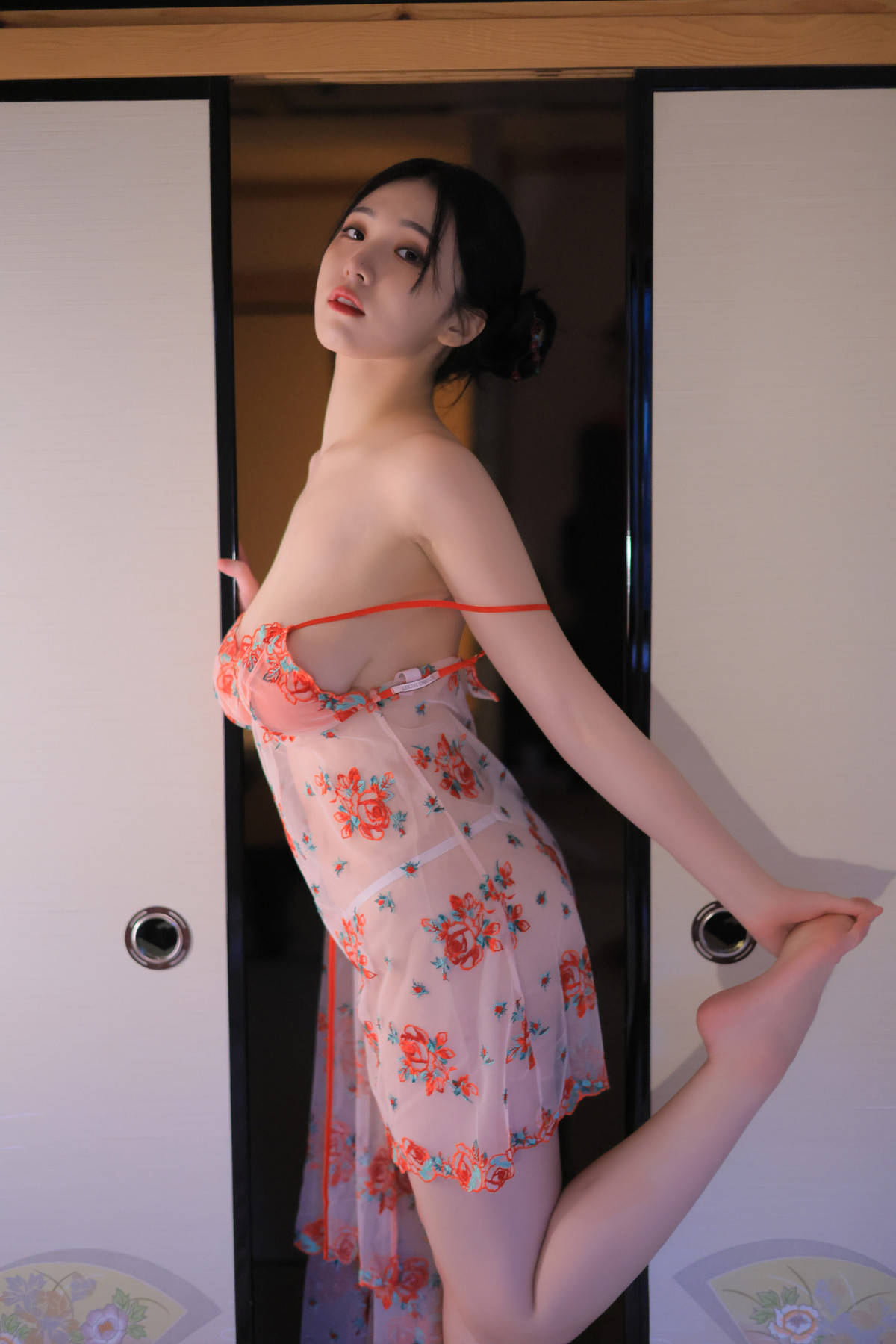 Yeon Woo 연우, Photobook ‘Heat’ Set.03(34P)