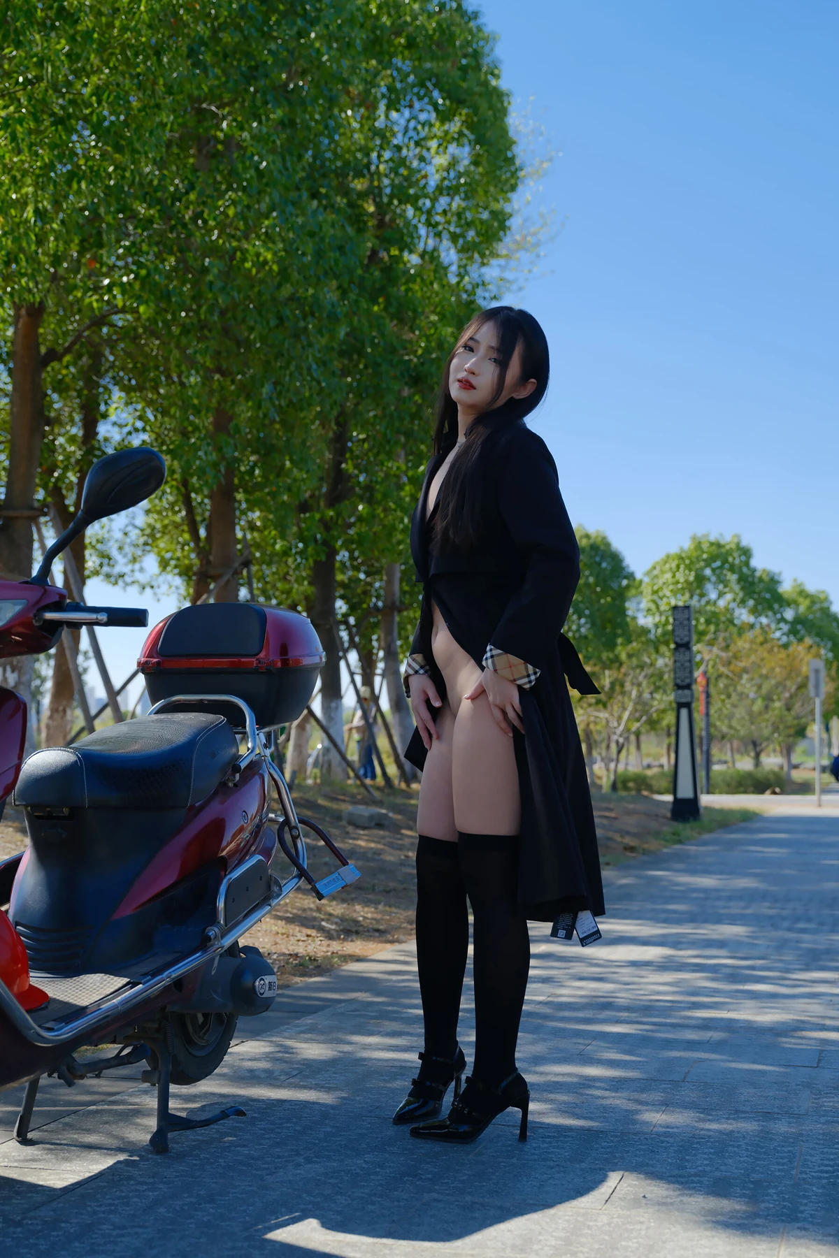 小泽 – 黑丝御姐 户外露出 Set.01