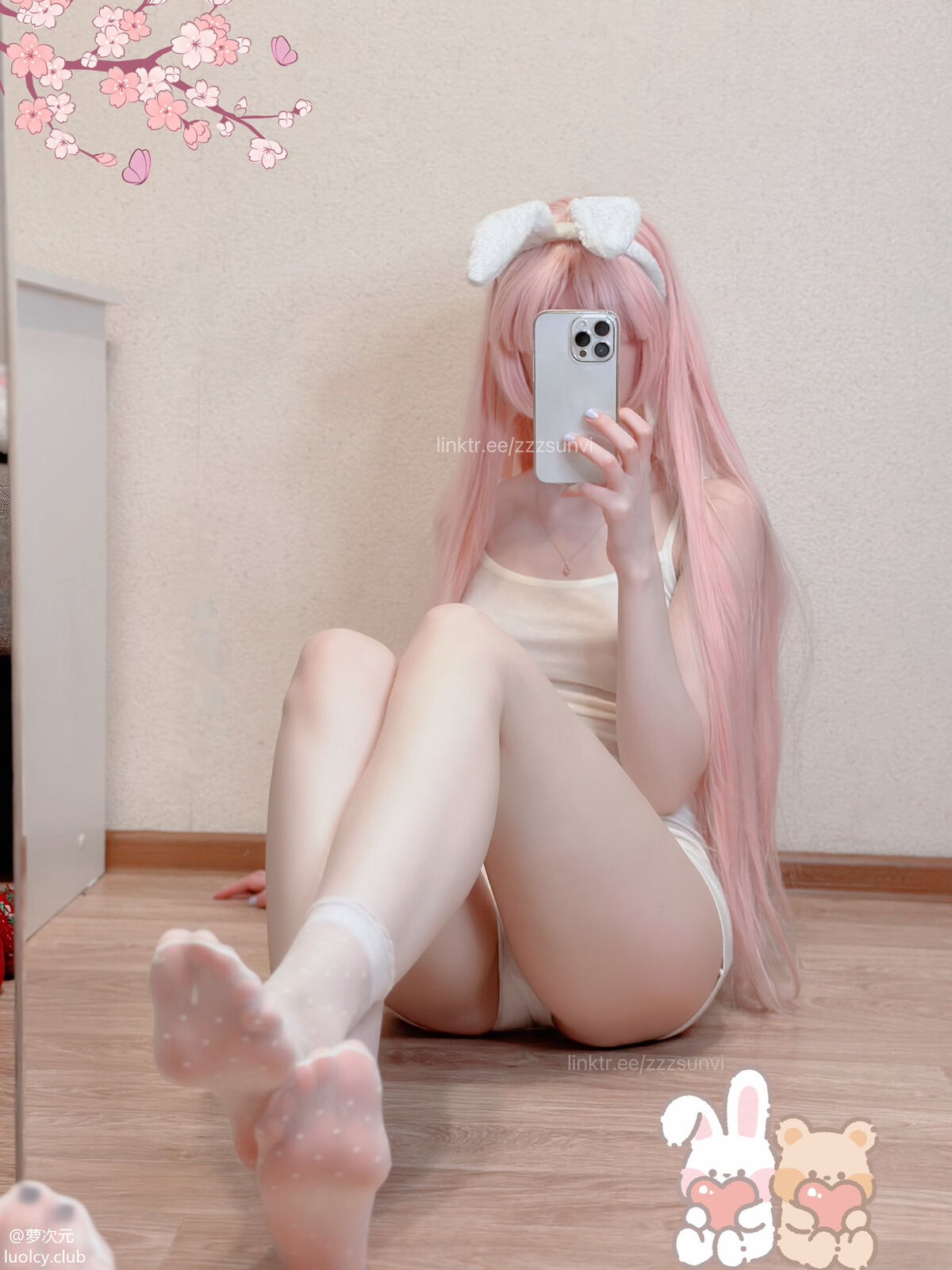 Coser@zzzsunvi – 顶级Cos白虎萝莉美女 治愈系少女的温馨日常 Part01 (65P – 4V)