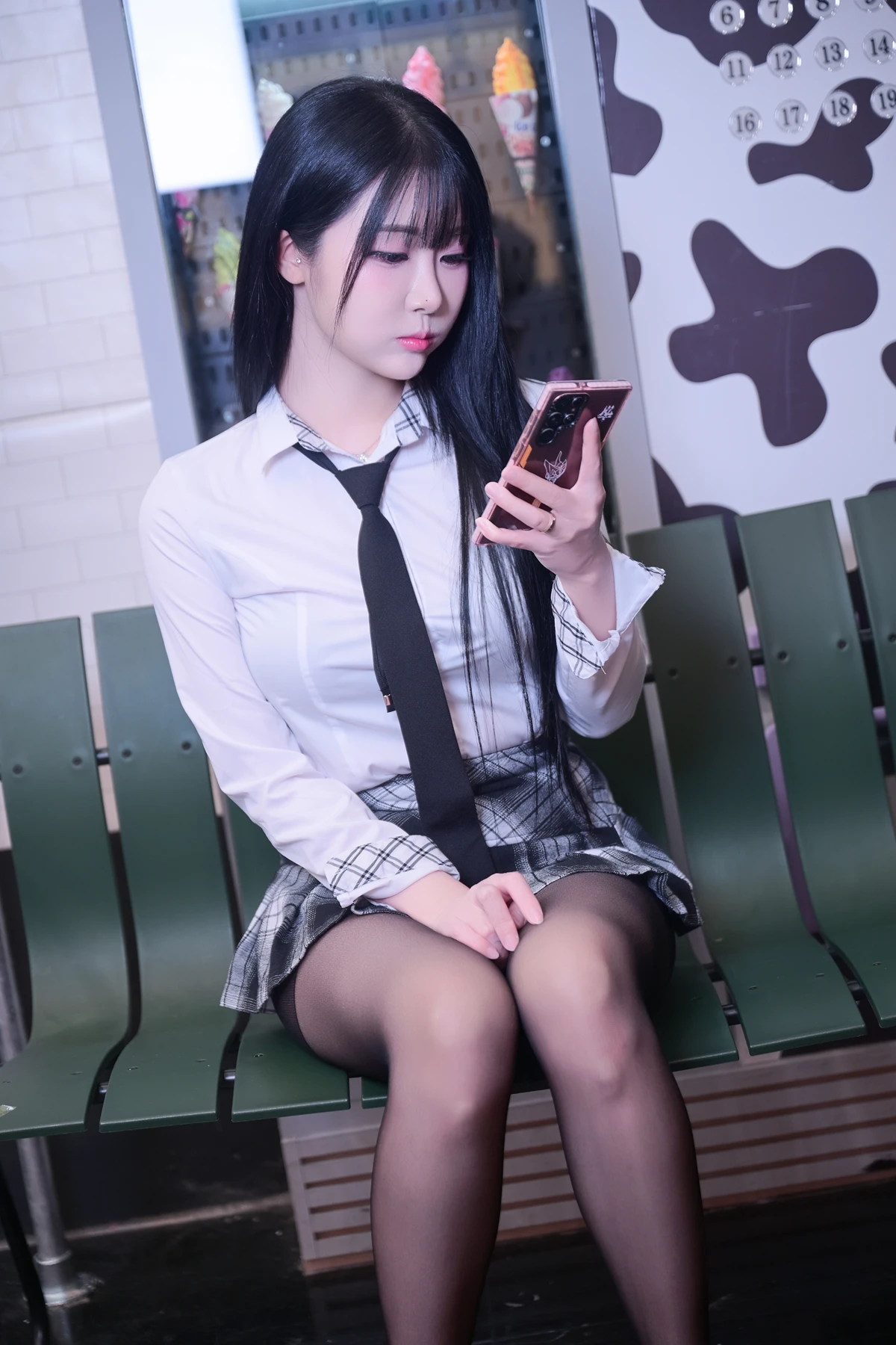 Jeong Bomi 정보미, PhotoBook 「Schoolgirl In The Subway」 Set.01