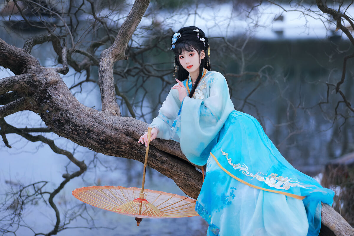 YiTuYu艺图语 Vol.8408 周周Ay (23P)