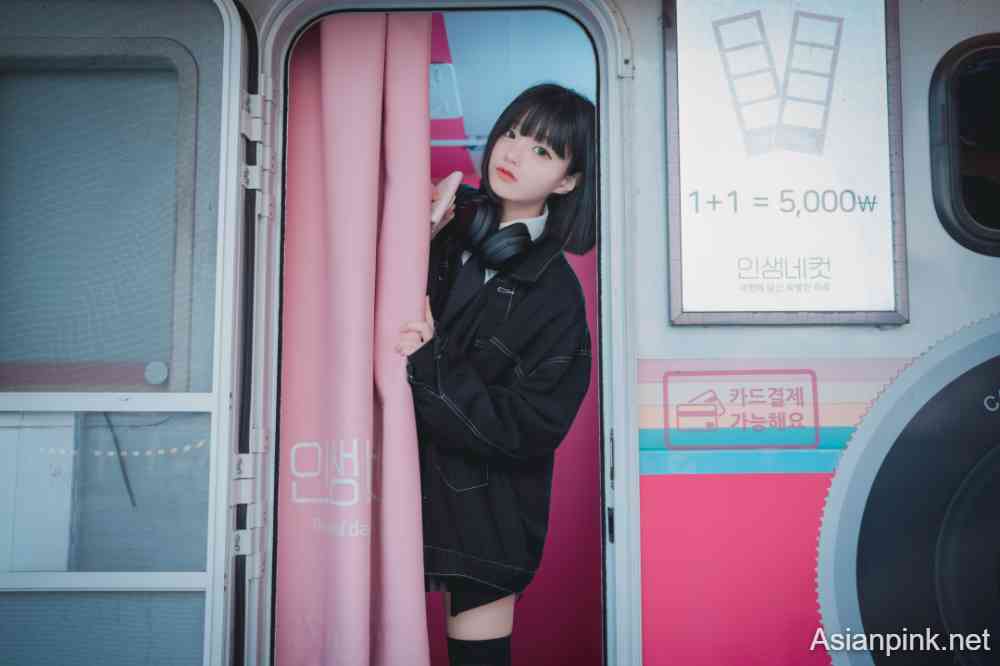DJAWA Photo – Jeong Jenny (정제니) – Theme Park Girl