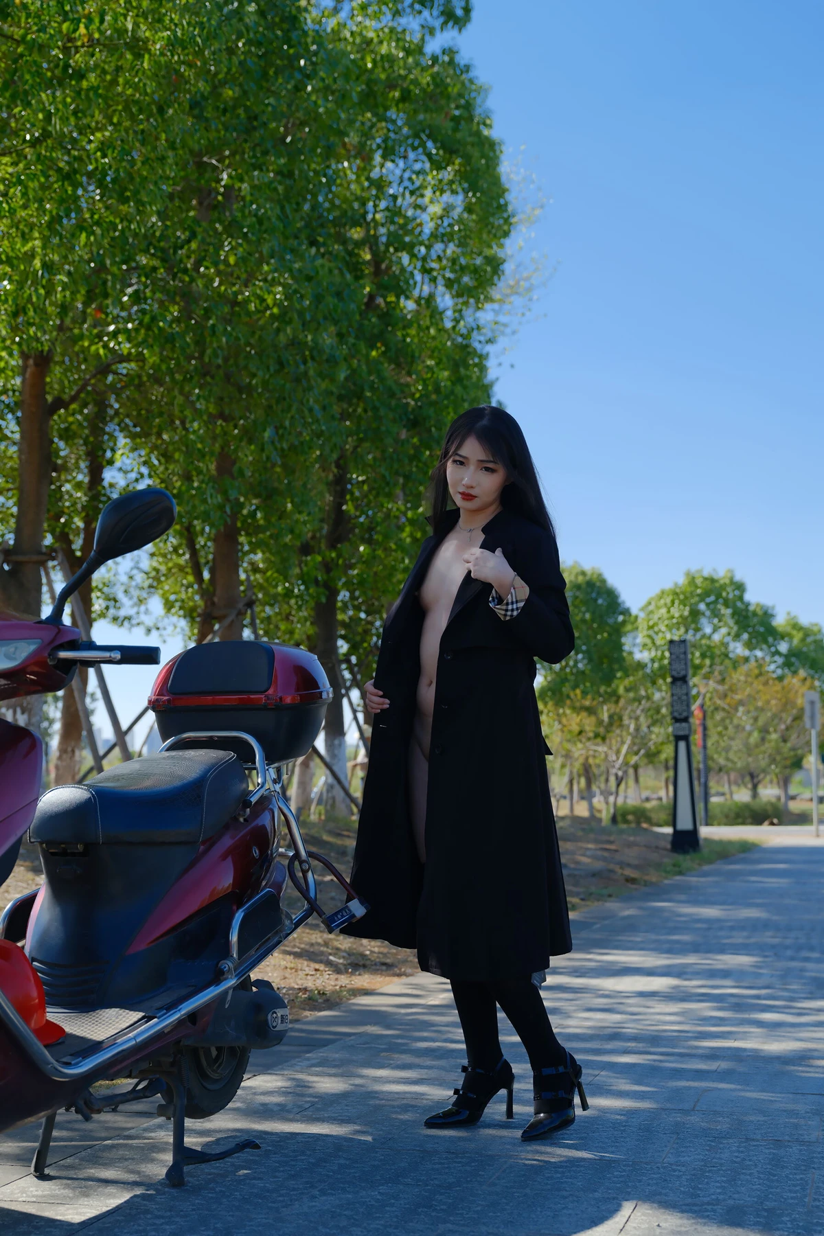 小泽 – 黑丝御姐 户外露出 Set.01