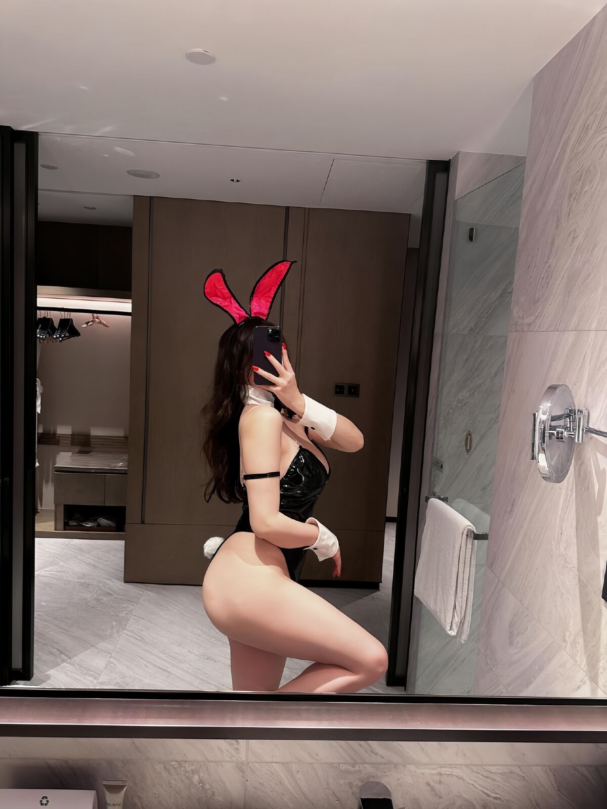 Ke Ke Xi YYY 可可西yyy – 黑色漆皮兔女郎 (41P – 2V)