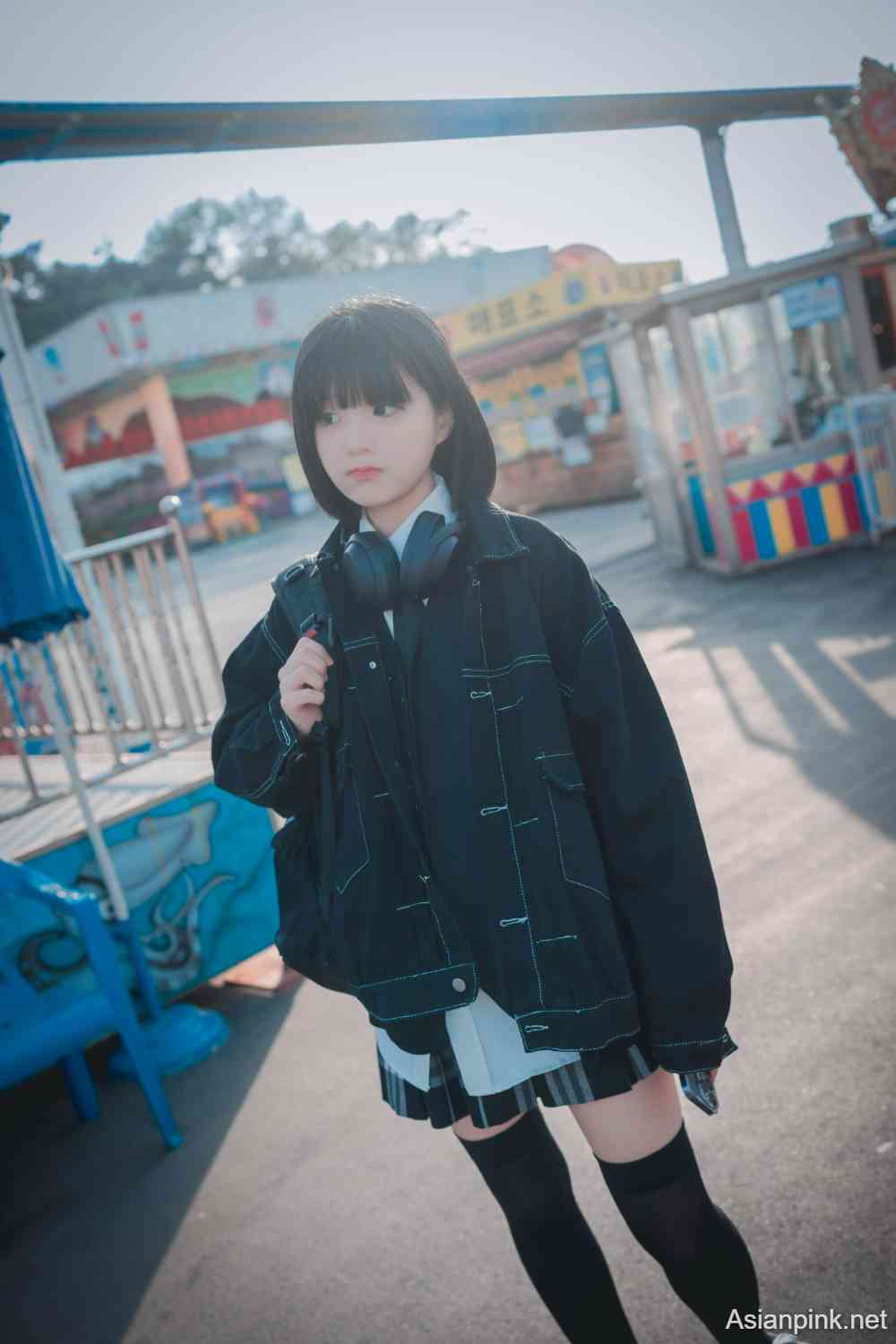 DJAWA Photo – Jeong Jenny (정제니) – Theme Park Girl