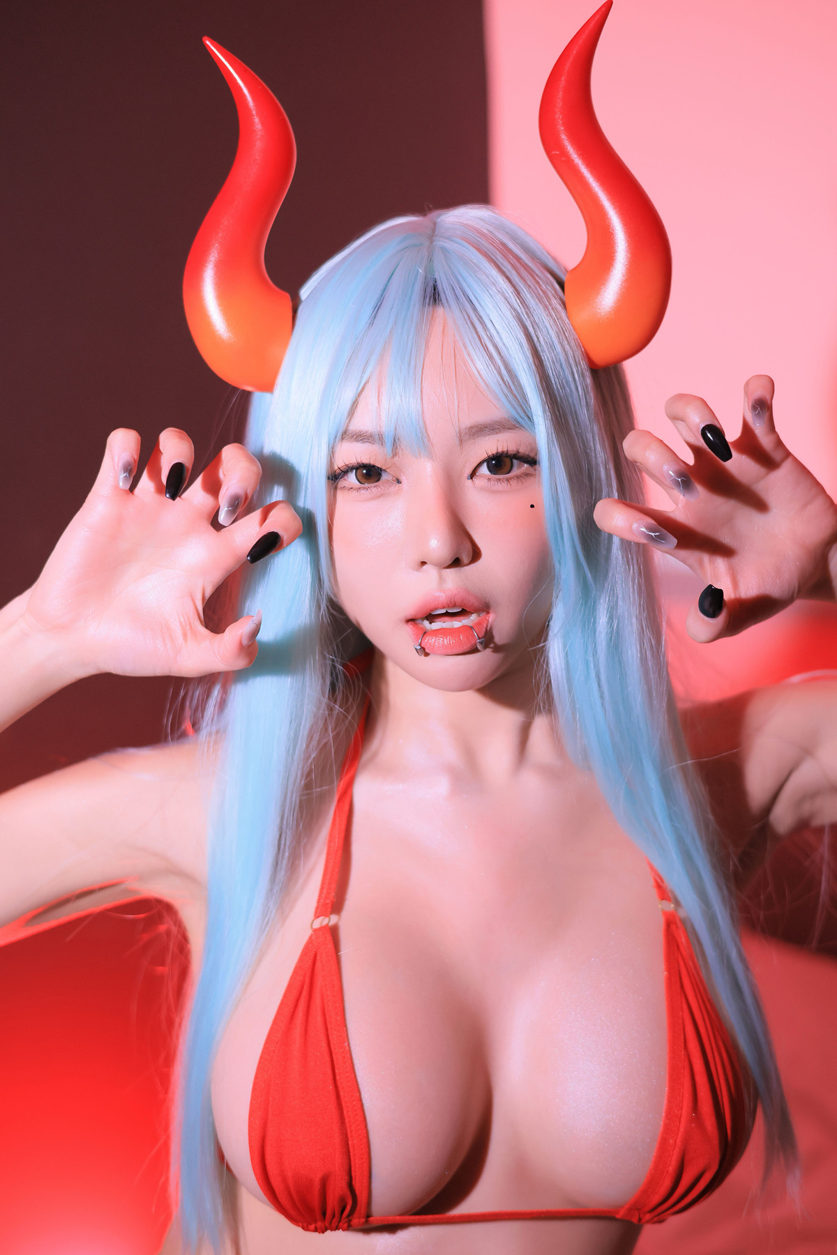 Dongeuran 동그란, PhotoBook 「Red Succubus」 Set.03