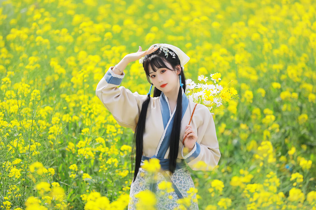 YiTuYu艺图语 Vol.8416 周周Ay (26P)