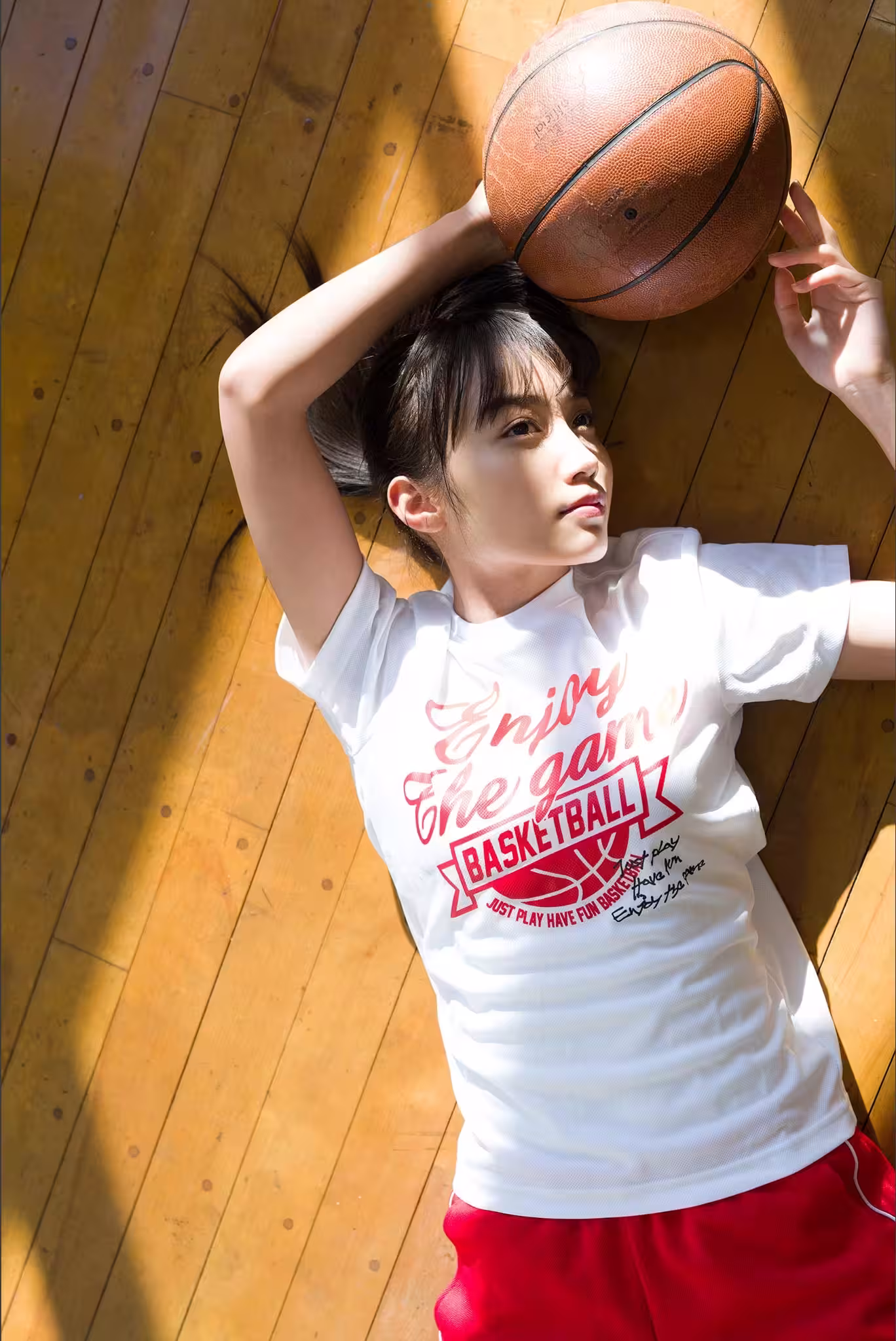 黑色hikari神圣美麗的女孩Spisan Gravure攝影書（41p）