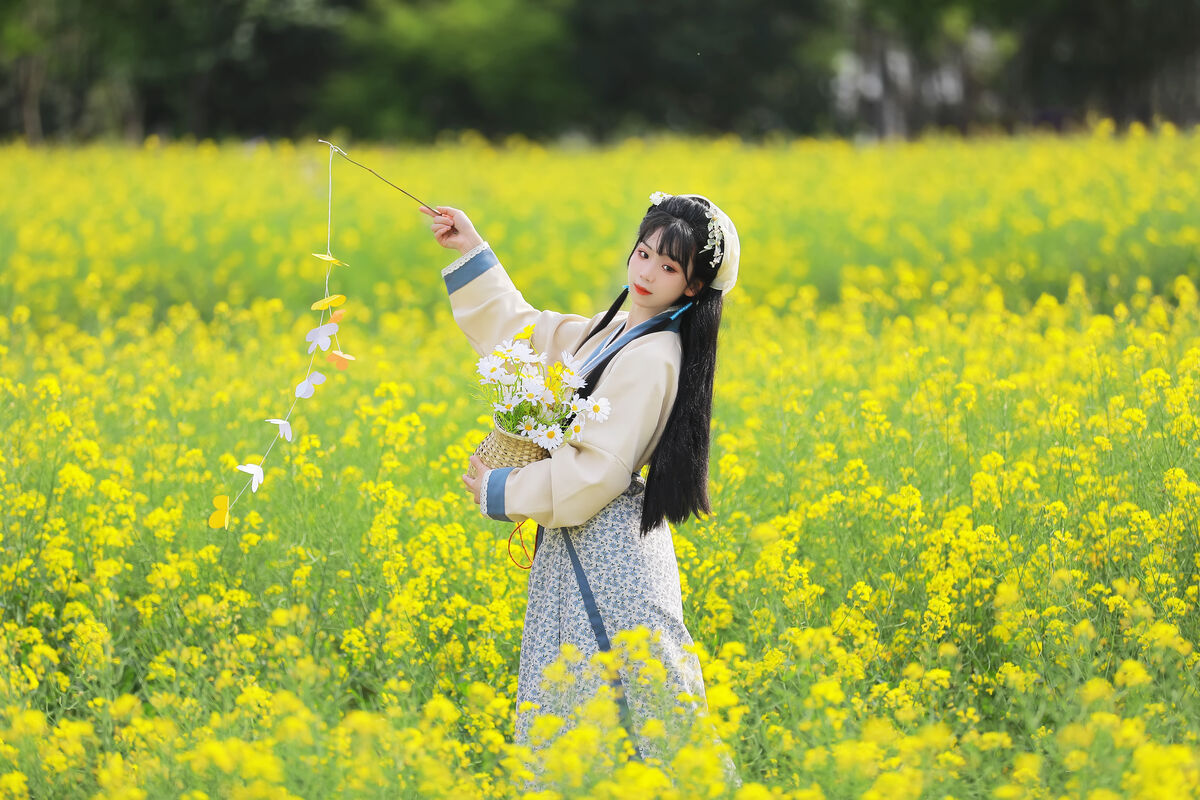 YiTuYu艺图语 Vol.8416 周周Ay (26P)