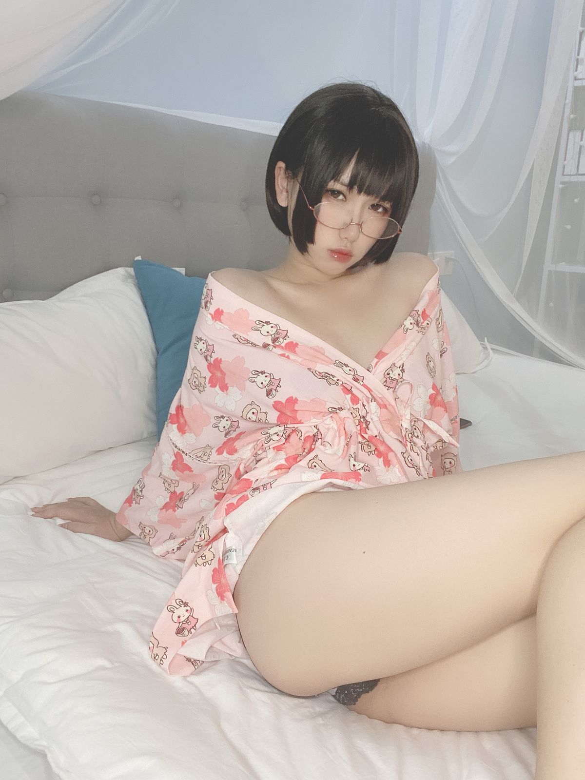 Coser@芋圆侑子 – 少妇 Part1 (58P – 8V)