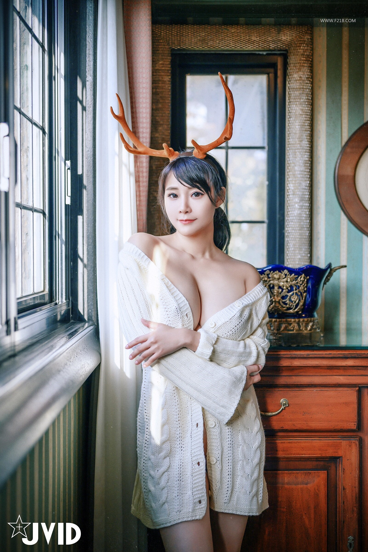 JVID Lele 樂樂 – 全輯上空無碼 巨乳校花 樂樂－鹿角loli的報恩！ Set.01(38P)