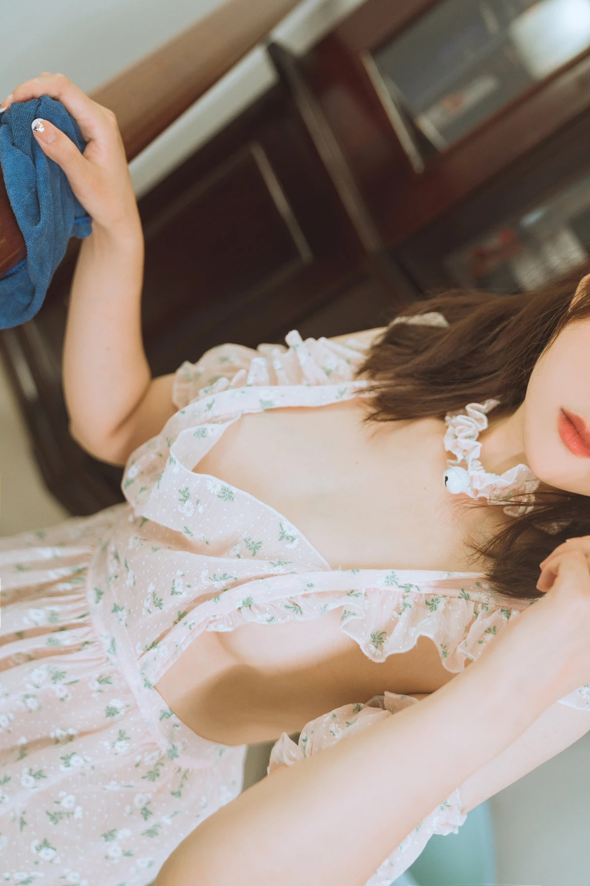 Cosplay Natsuko夏夏子 – 碎花围裙