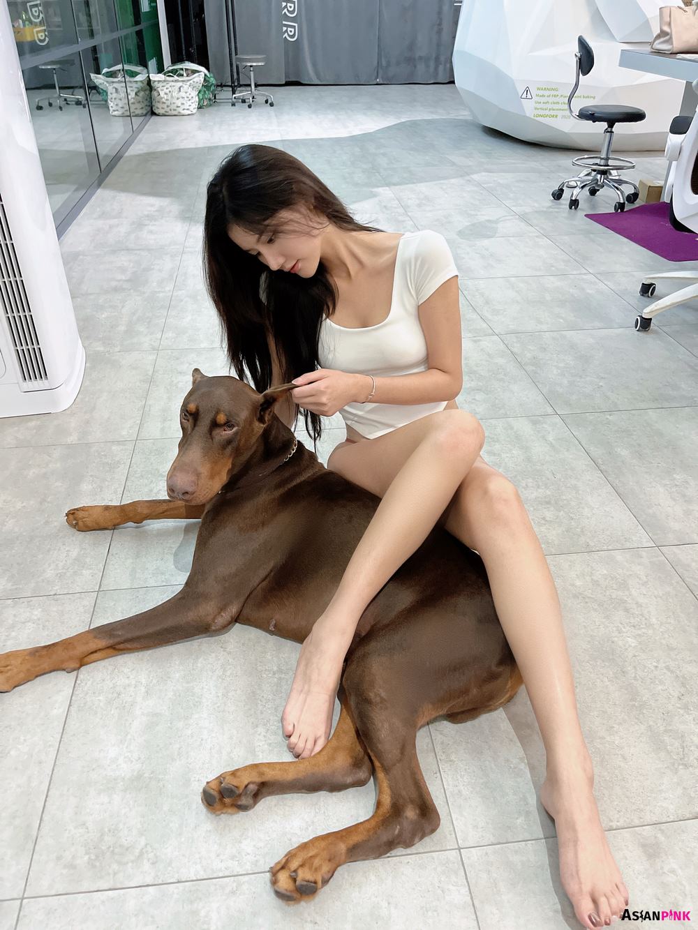 Jiu Shi A Zhu A (就是阿朱啊) – Bold Sexy Style in Doberman Concept