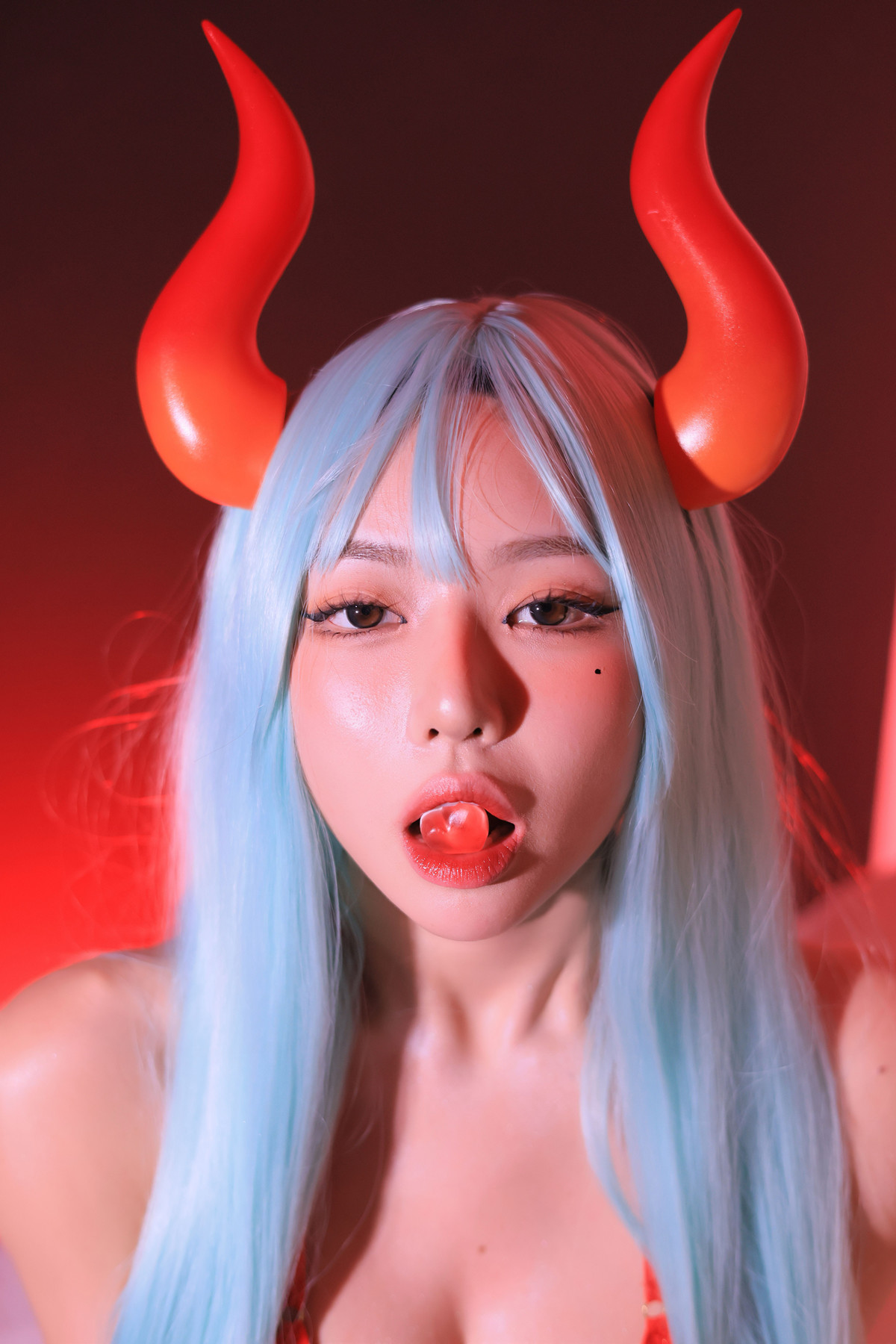 Dongeuran 동그란, PhotoBook 「Red Succubus」 Set.04