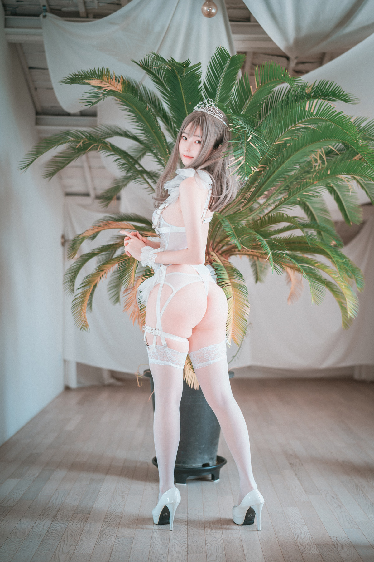 Bambi 밤비, DJAWA ‘Reine de Blanc’(45P)