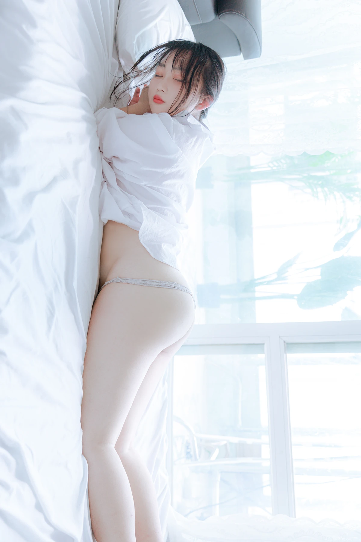 Mozzi 모찌, Photobook 「A Wet Day」