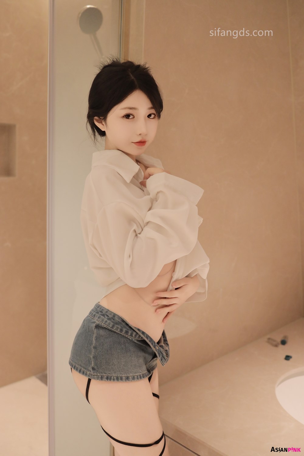 [XR Uncensored] Chen Xiaohua (陈小花) – R18 秀人网模特 浴室中的激情