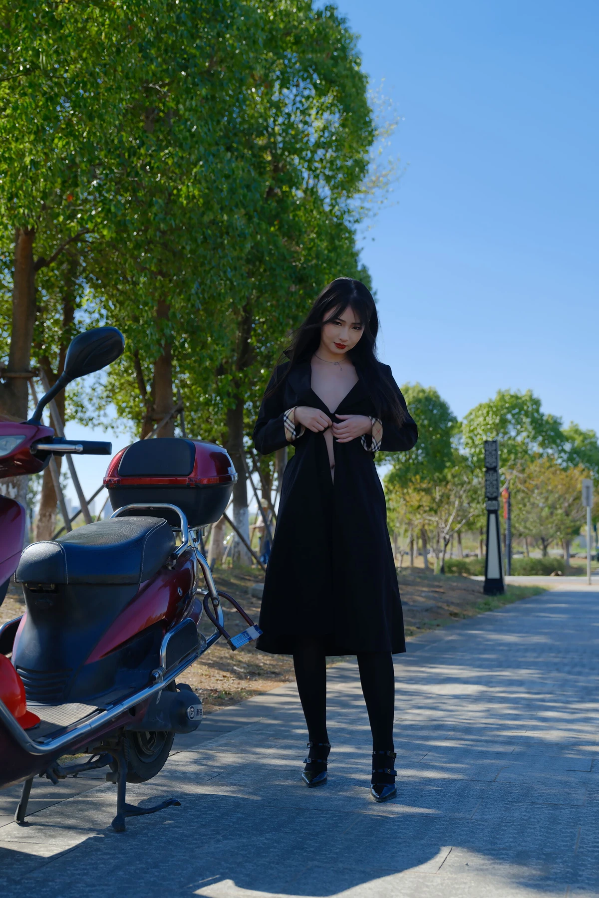 小泽 – 黑丝御姐 户外露出 Set.01