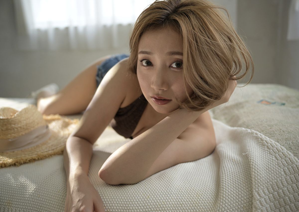 JP Kami Anna 加美杏奈 – 隣の部屋の美脚お姉さん (66P)