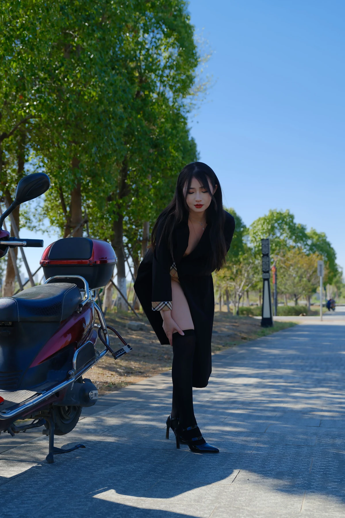 小泽 – 黑丝御姐 户外露出 Set.01