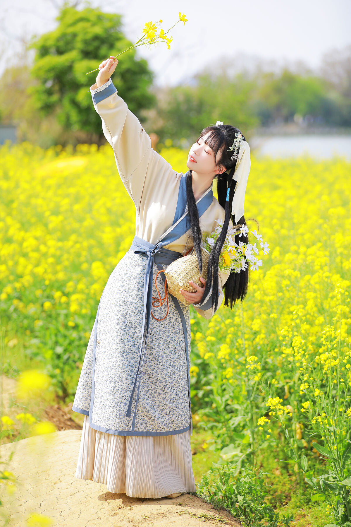 YiTuYu艺图语 Vol.8416 周周Ay (26P)