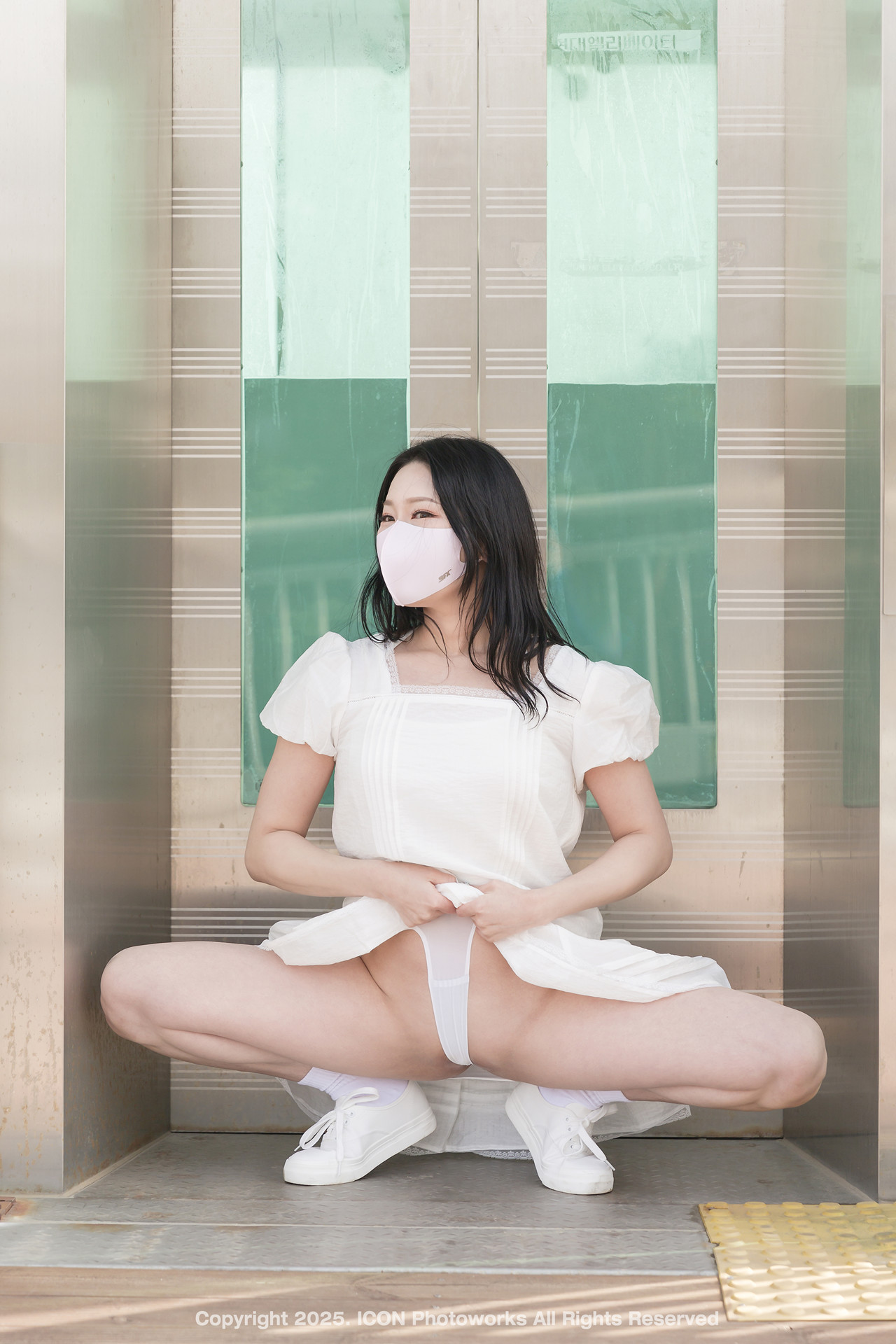 CHAEI 채이, ICON Photobook “Exhibitionism and Desire” Set.01