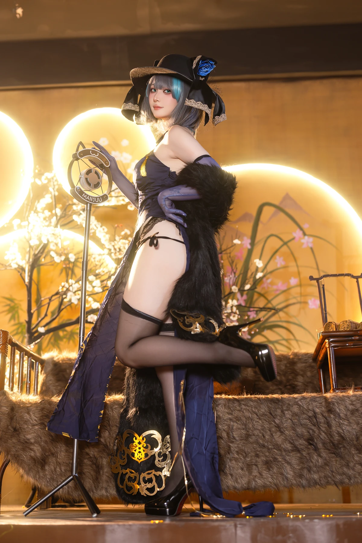 Cosplay 屿鱼 – 金装猫猫头