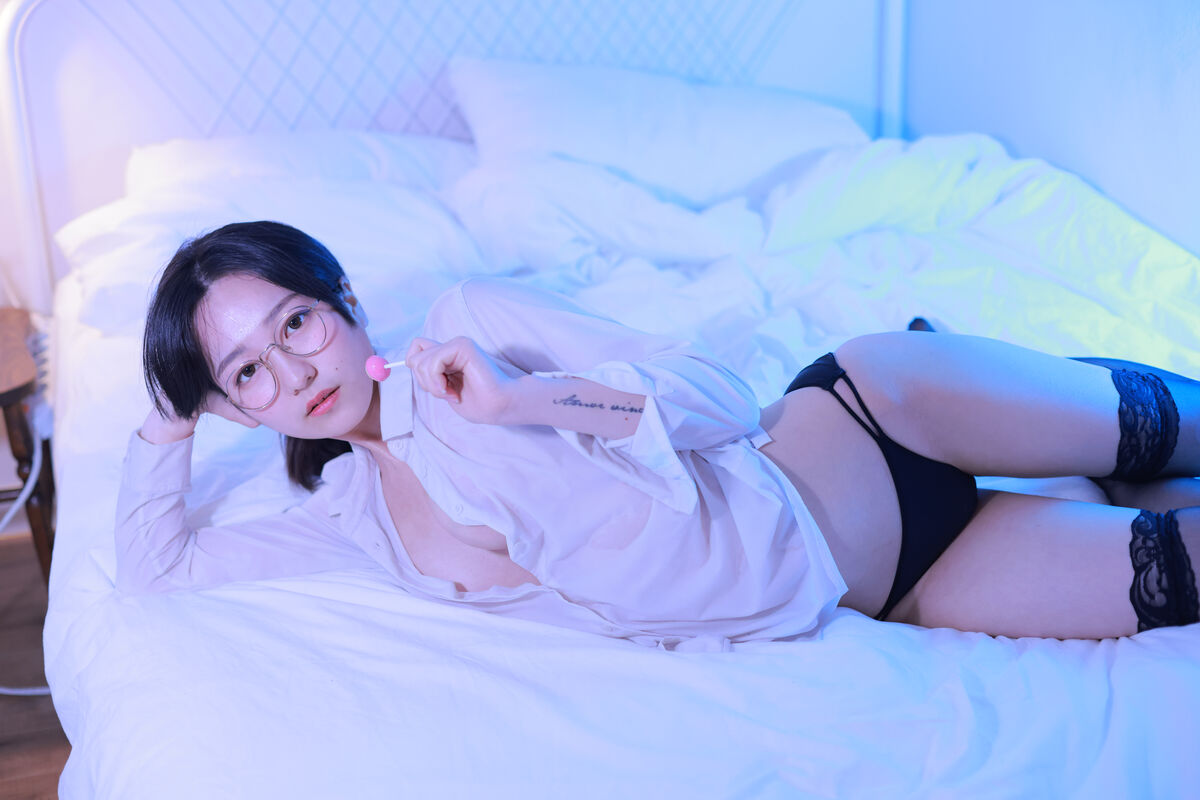 Sehee 세희 – Glasses Shirt Part1