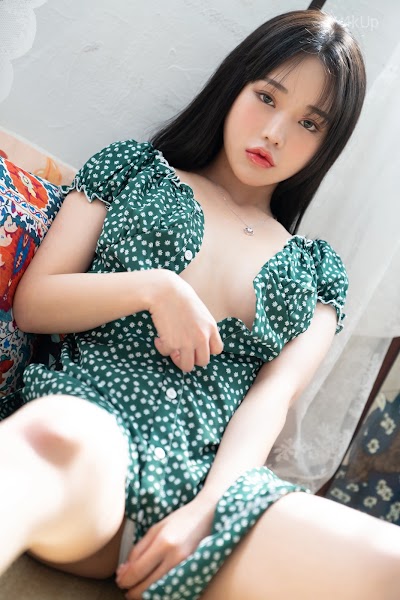 Leeae (이아이) Hot Vacation