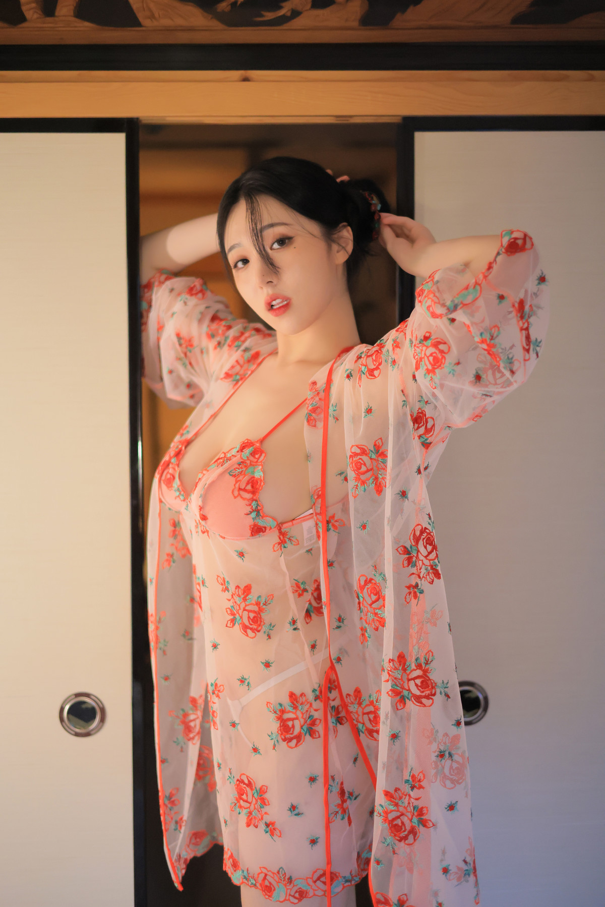 Yeon Woo 연우, Photobook ‘Heat’ Set.03(34P)